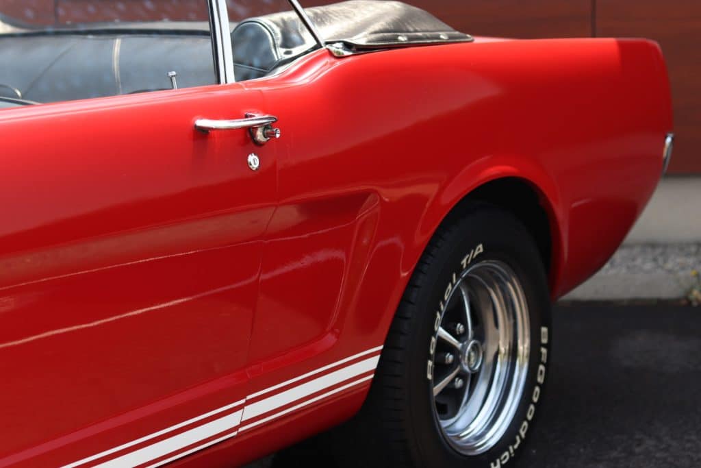 Ford Mustang Cabriolet 1966, polissage, céramique et rénovation des cuirs chez Basalt Experience à Clermont-Ferrand (photo 21)