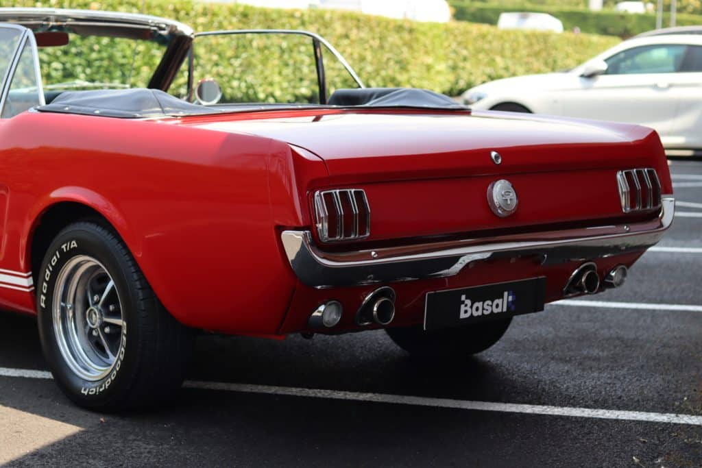 Ford Mustang Cabriolet 1966, polissage, céramique et rénovation des cuirs chez Basalt Experience à Clermont-Ferrand (photo 23)