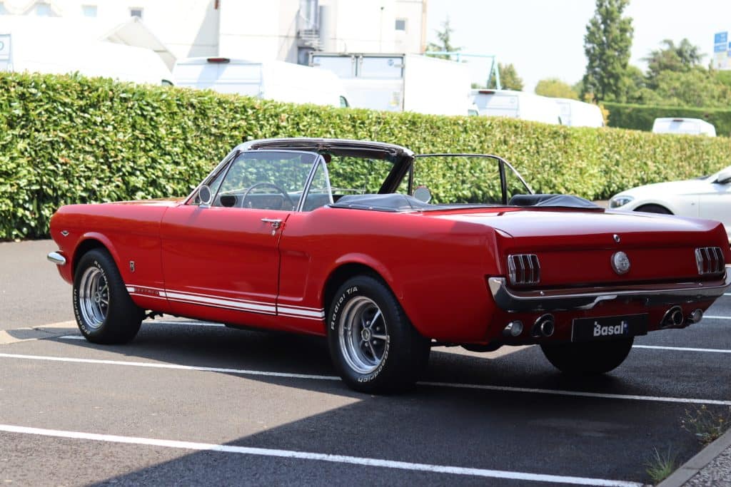 Ford Mustang Cabriolet 1966, polissage, céramique et rénovation des cuirs chez Basalt Experience à Clermont-Ferrand (photo 24)
