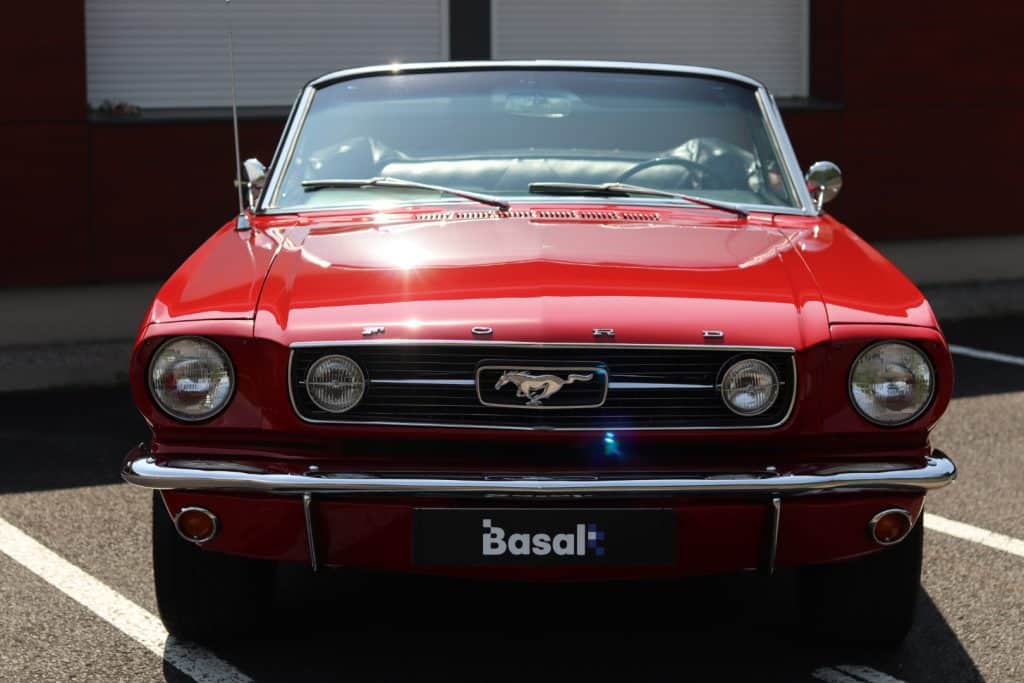Ford Mustang Cabriolet 1966, polissage, céramique et rénovation des cuirs chez Basalt Experience à Clermont-Ferrand (photo 3)