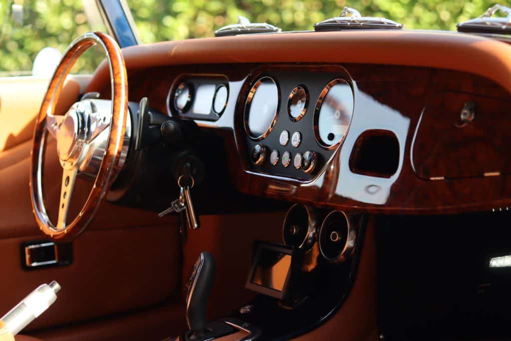 Morgan Plus Six, polissage et traitement céramique chez Basalt Experience à Clermont-Ferrand (photo 3)