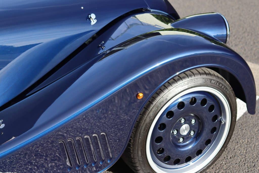 Morgan Plus Six, polissage et traitement céramique chez Basalt Experience à Clermont-Ferrand (photo 5)