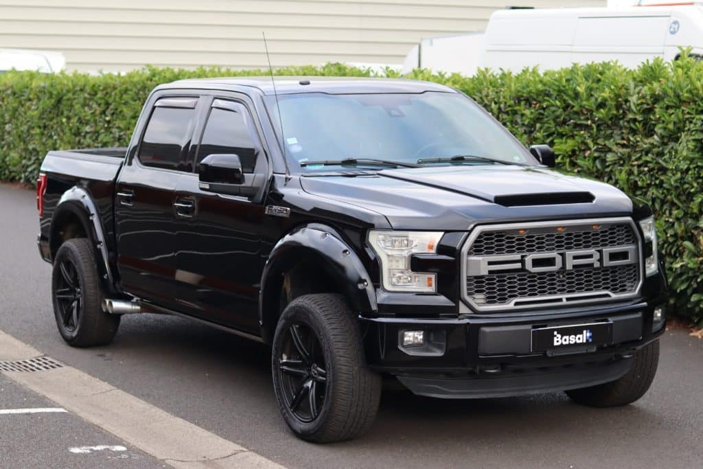 Ford F150 Lariat, rénovation de carrosserie RestorFX chez Basalt Experience à Clermont-Ferrand (photo 1)