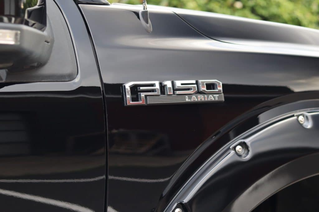 Ford F150 Lariat, rénovation de carrosserie RestorFX chez Basalt Experience à Clermont-Ferrand (photo 4)